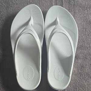 Oofos Women's White Sandals
